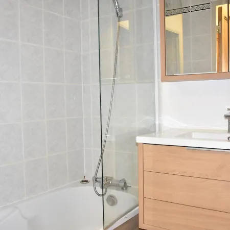 Apartment 2 Pieces Avec Piscine Chauffee, Balcon, Parking Et Proche Centre A - Fr-1-464-160 *