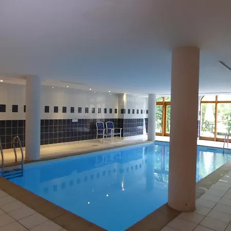 2 Pieces Avec Piscine Chauffee, Balcon, Parking Et Proche Centre A - Fr-1-464-160 Apartment